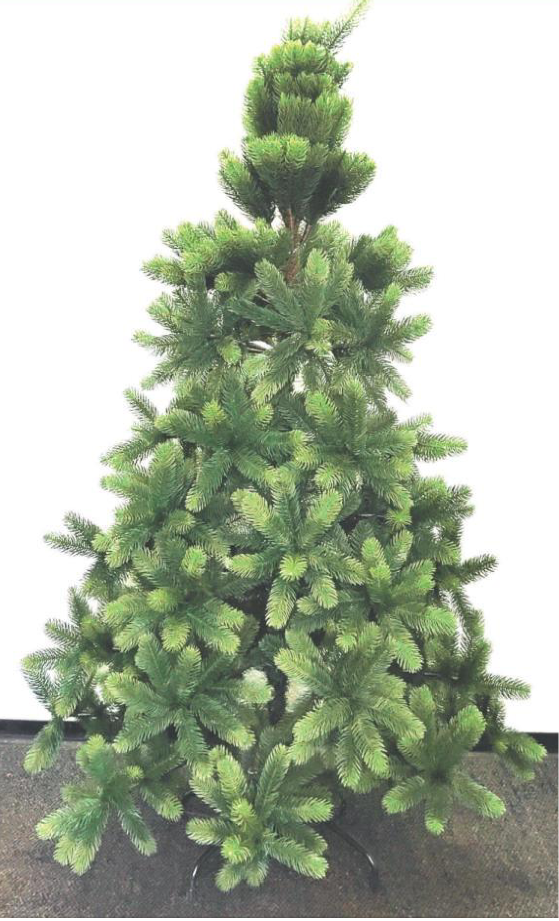 Weihnachtsbaum wird Reihe für Reihe sorgfältig in Form gebracht